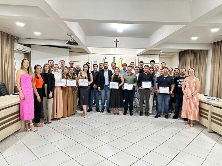 NÚCLEOS DA ACEFB RECEBEM HOMENAGEM DA CÂMARA